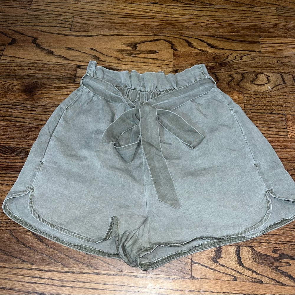 Women's express wash grey shorts size small